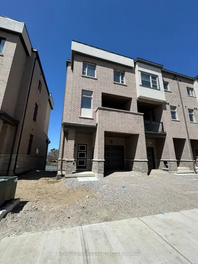 Condo Townhouse in Vaughan