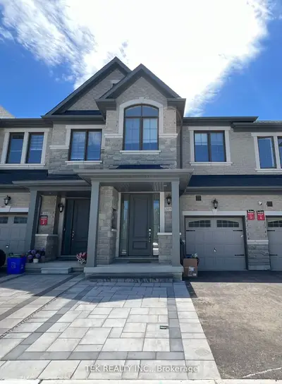 Att/Row/Townhouse in Richmond Hill