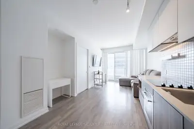 Condo Apartment in Vaughan