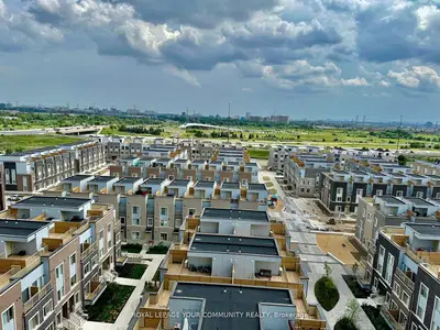 Condo Apartment in Vaughan