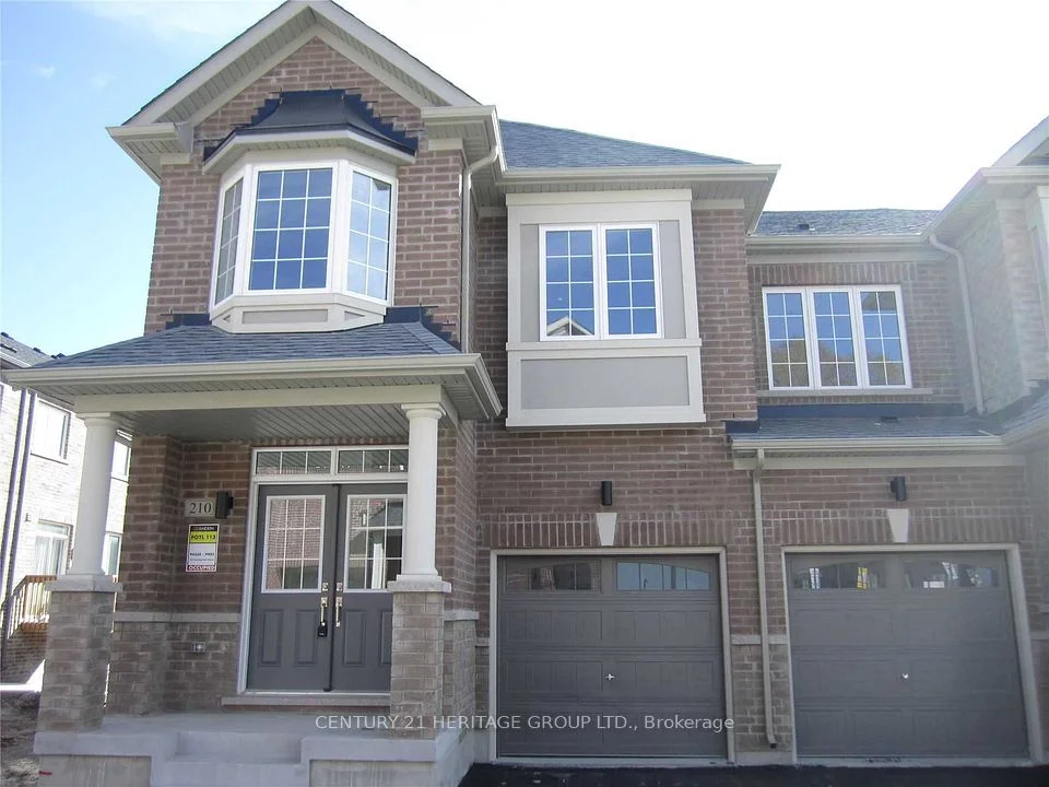 210 Harding Park Street, Newmarket, ON L3Y 0E3