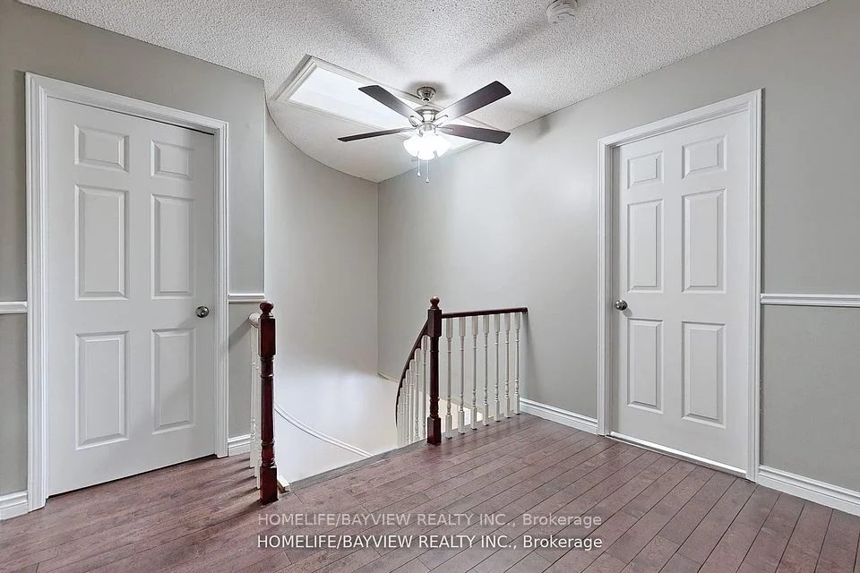 883 Leslie Valley Drive, Newmarket, ON L3Y 7G9