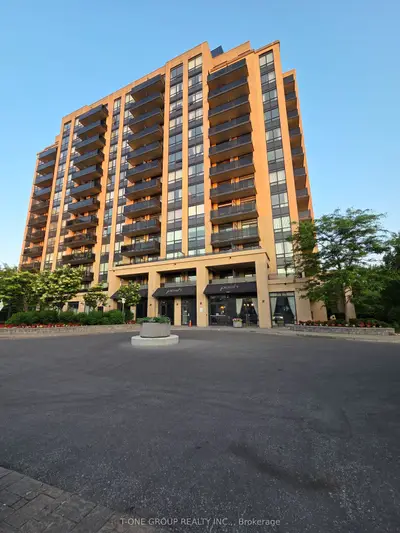 Condo Apartment in Vaughan