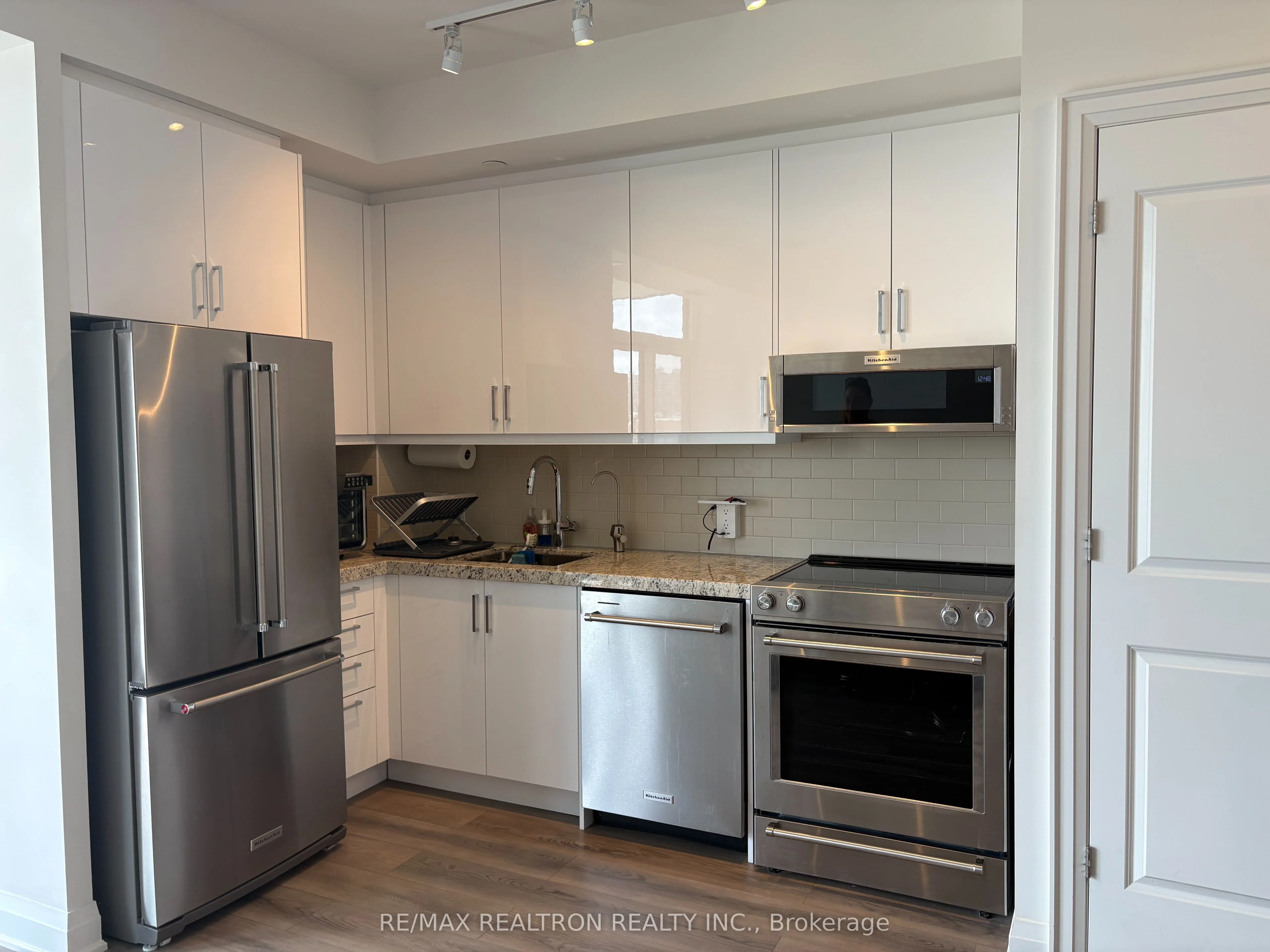 10 Gatineau Drive 403W, Vaughan, ON L4J 0L2