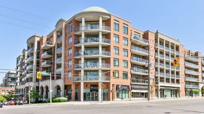 Condo Apartment in Vaughan