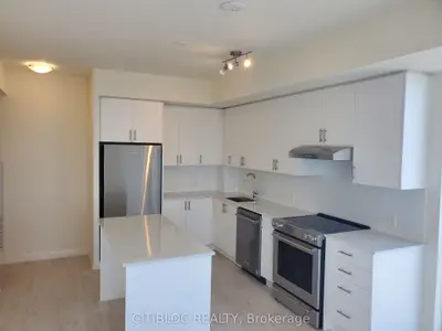Condo Apartment in Vaughan