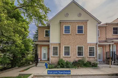 Condo Townhouse in Newmarket