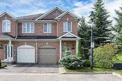 Att/Row/Townhouse in Newmarket