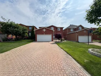 Detached in Richmond Hill