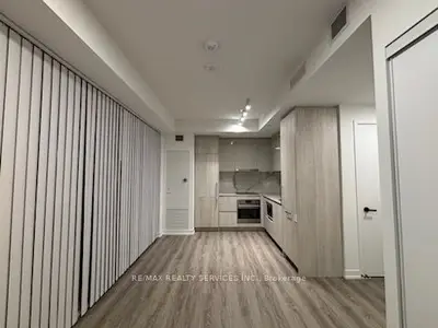 Common Element Condo in Vaughan