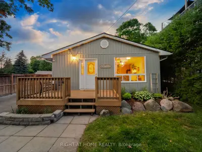 Detached in Brock