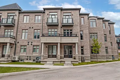 Att/Row/Townhouse in Vaughan