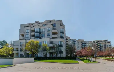 Condo Apartment in Vaughan