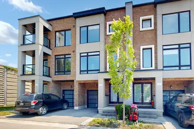 Att/Row/Townhouse in Vaughan