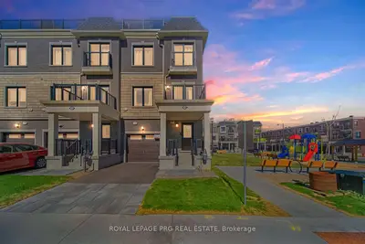 Att/Row/Townhouse in Whitchurch-Stouffville