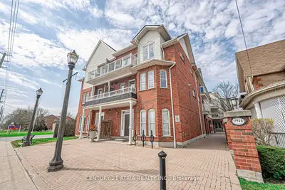 Condo Apartment in Vaughan