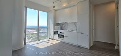 Condo Apartment in Vaughan