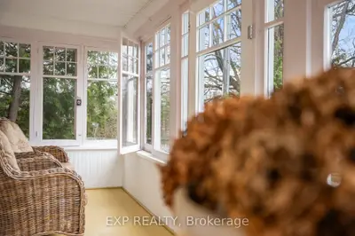 Detached in Brock