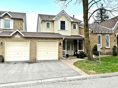 Condo Townhouse in Uxbridge