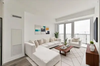 Condo Apartment in Richmond Hill