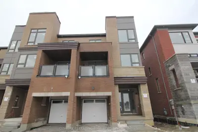 Att/Row/Townhouse in Richmond Hill