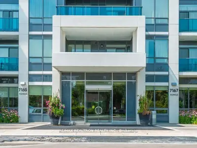 Condo Apartment in Markham