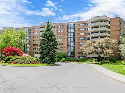 Condo Apartment in Richmond Hill