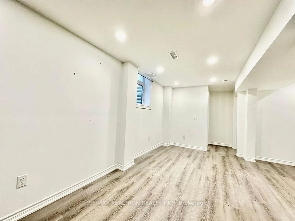 48 Verona Crescent Lower, Georgina, ON L4P 3N3