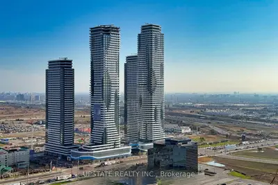 Common Element Condo in Vaughan