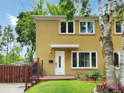 Semi-Detached in Richmond Hill