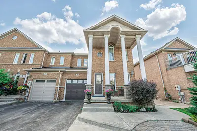 Att/Row/Townhouse in Vaughan