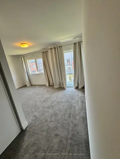 Att/Row/Townhouse in Vaughan