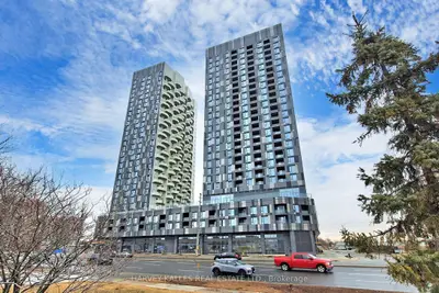 Condo Apartment in Vaughan