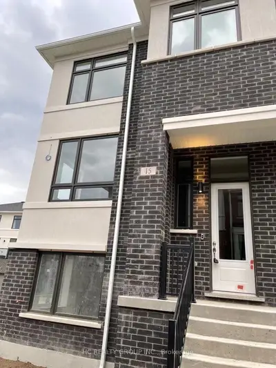 Att/Row/Townhouse in Richmond Hill