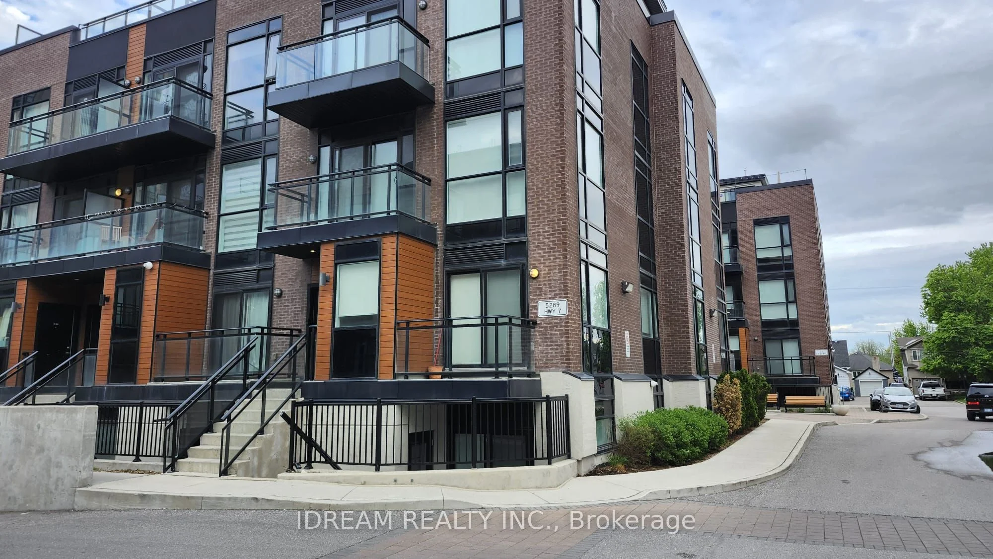 5289 Highway 7 Road D102, Vaughan, On L4l 0j1