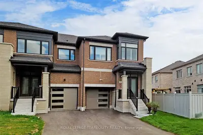 Att/Row/Townhouse in Whitchurch-Stouffville