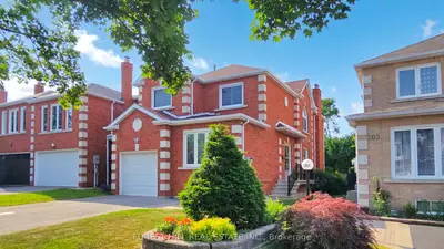 Att/Row/Townhouse in Vaughan