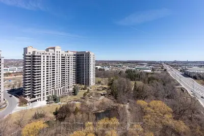 Condo Apartment in Vaughan