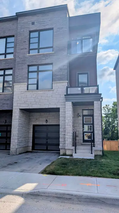 Att/Row/Townhouse in Vaughan