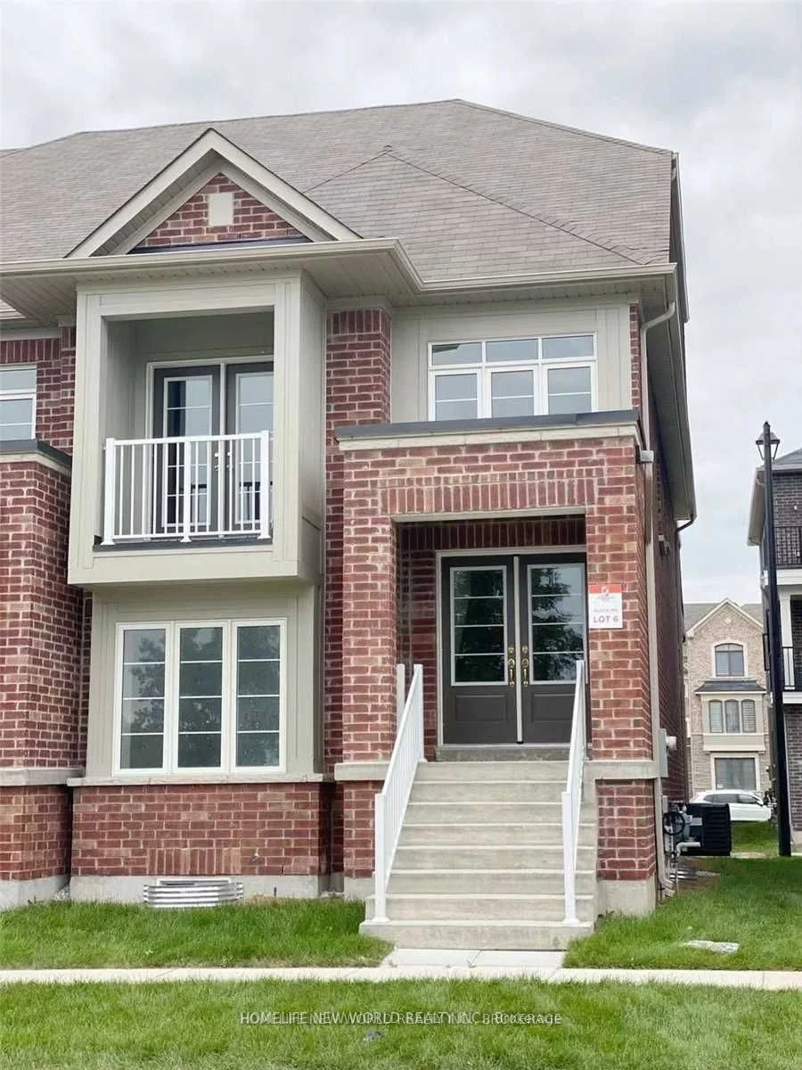 Att/Row/Townhouse in Richmond Hill