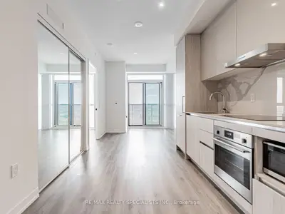 Condo Apartment in Vaughan