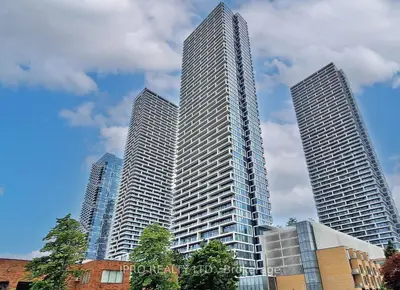 Common Element Condo in Vaughan