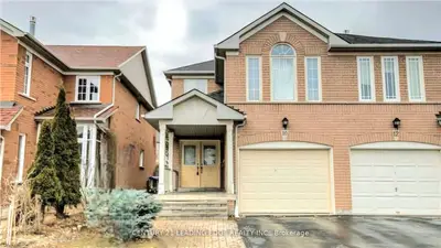 Semi-Detached in Richmond Hill