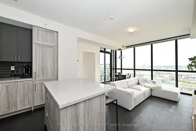 Condo Apartment in Vaughan