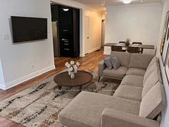 41 Longford Drive Main, Newmarket, ON L3Y 2Y6