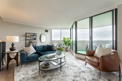 Condo Apartment in Richmond Hill