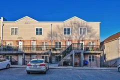 115 Main Street S 22, Newmarket, ON L3Y 8J2