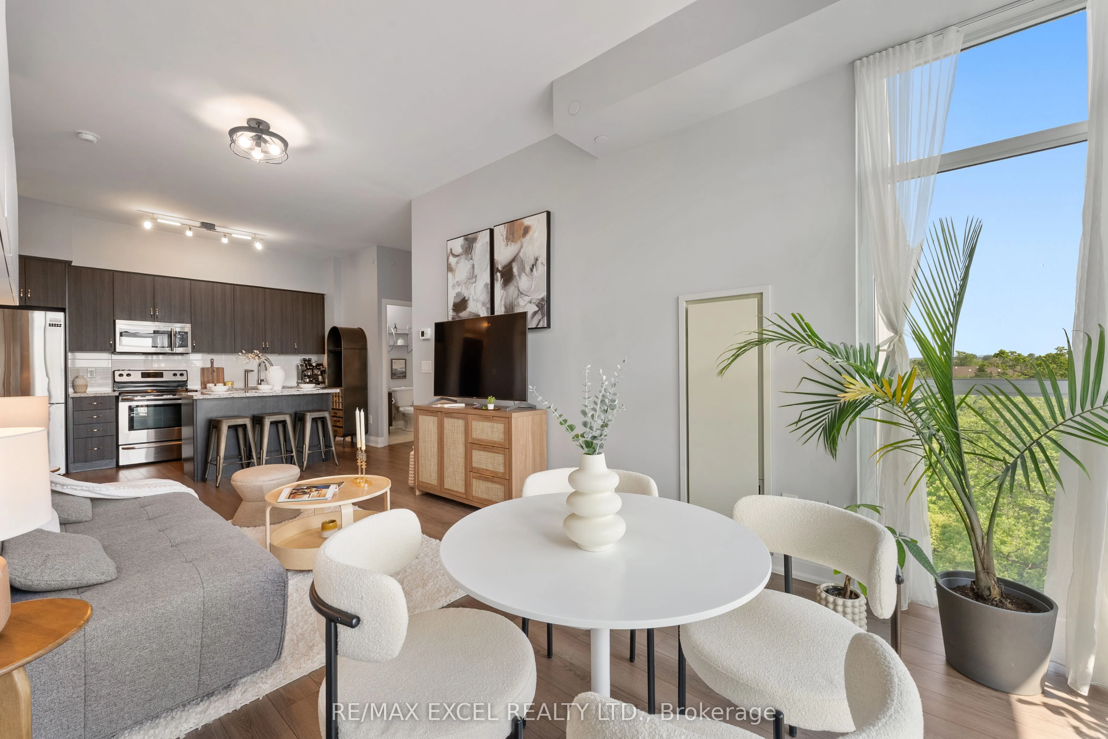 Condo Apartment in Richmond Hill