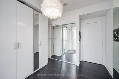 Condo Apartment in Richmond Hill