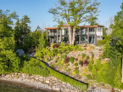 Detached in Brock
